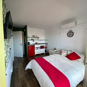 https://apt-cozy-and-private-studio-malaga.hotelsinnerja.org